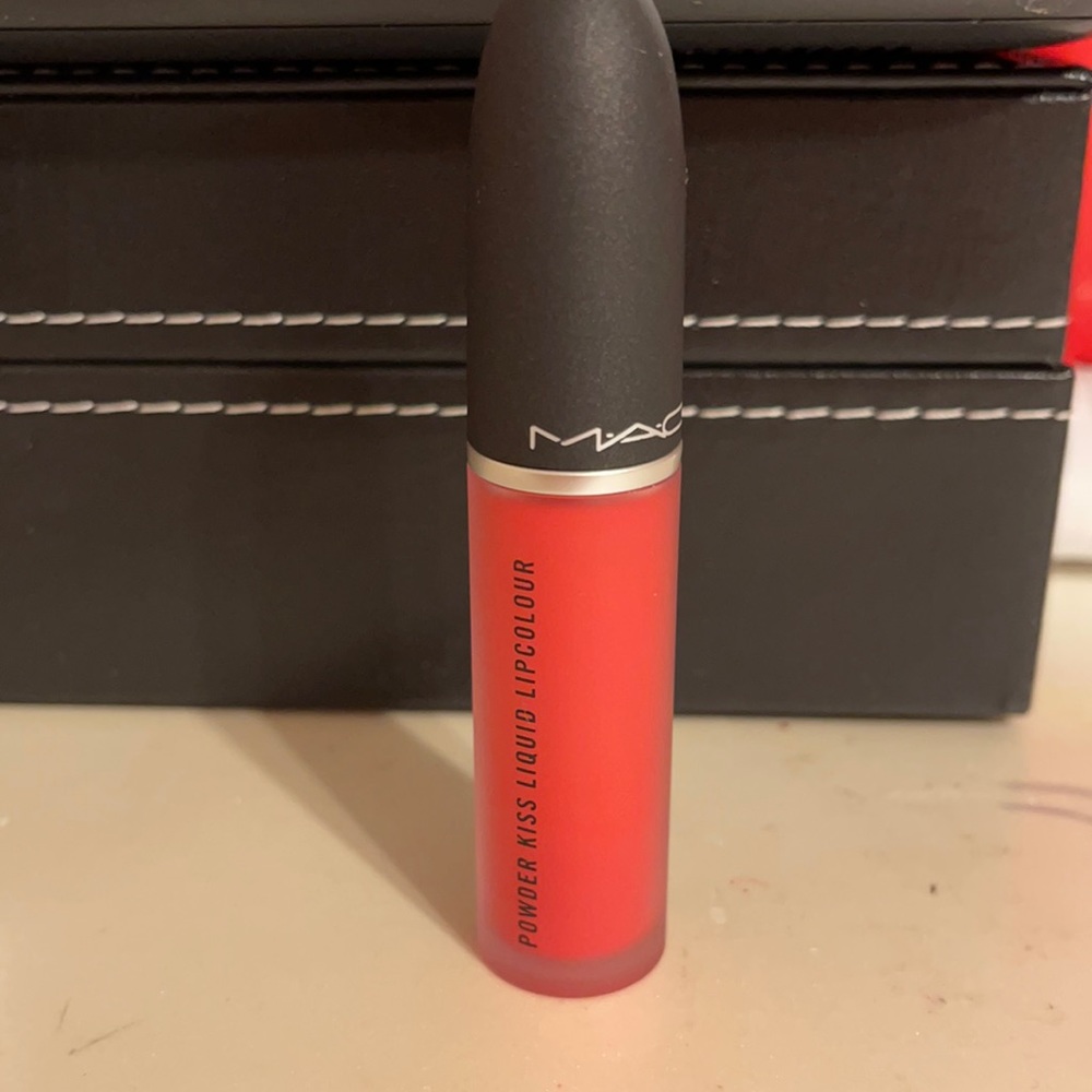 Mac escándalo powder kiss liquid lipcolour